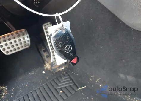 2014 Mercedes-Benz E 350 z USA, uszkodzony, nr VIN WDDHF5KB6EB012720